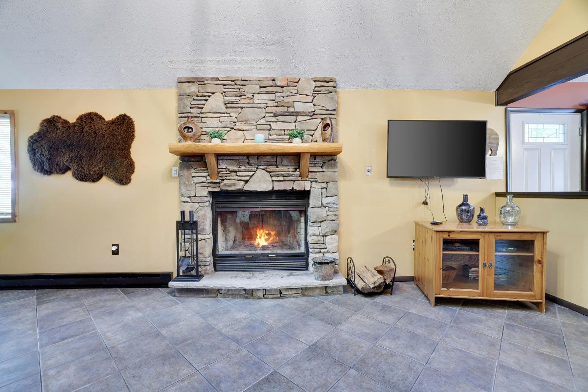 Chalet Renovated Near Casino, Camelback , Kalahari 4Bdrms Firepit Hot Tub Game Room Tobyhanna Zewnętrze zdjęcie