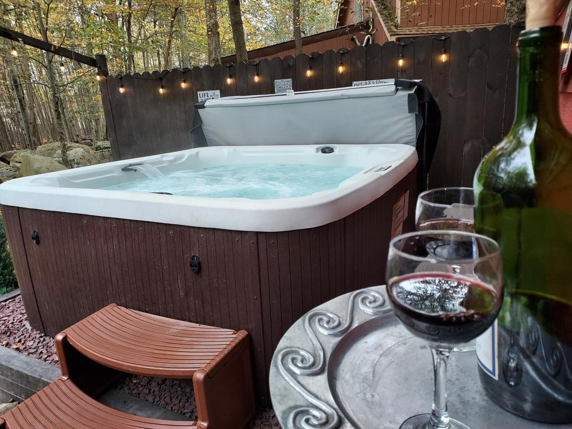 Chalet Renovated Near Casino, Camelback , Kalahari 4Bdrms Firepit Hot Tub Game Room Tobyhanna Zewnętrze zdjęcie